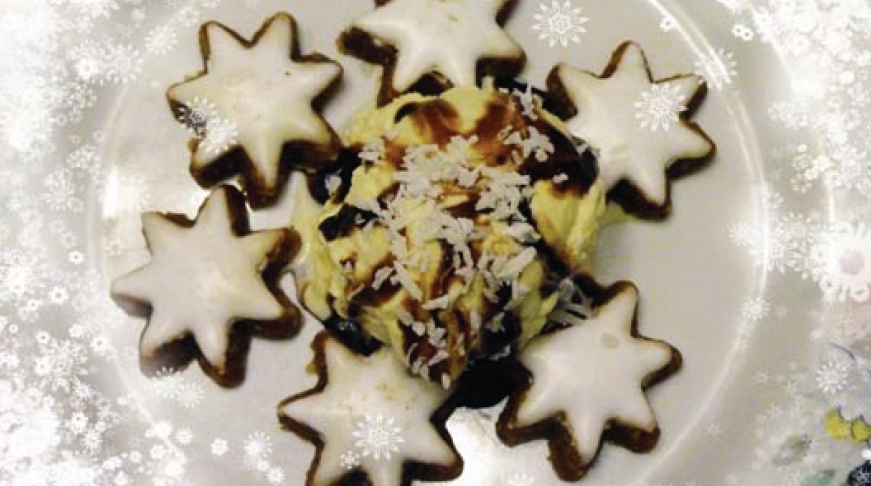 Weihnachtliches Menü, das Dessert: Eis-Stern